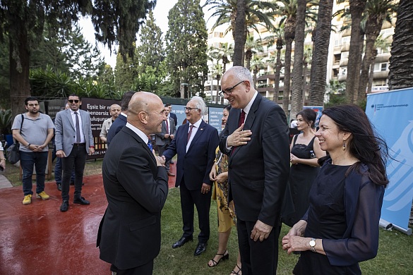 Izmirs Bürgermeister Tunç Soyer (links) empfängt Bürgermeister Andreas Bovenschulte in Izmir.