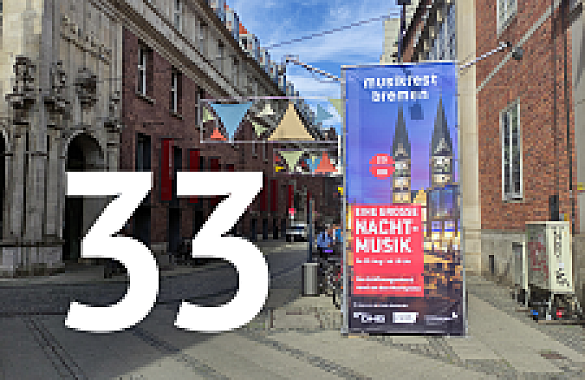 Blick in die Langenstraße in Bremen inklusive Plakat vom Musikfest