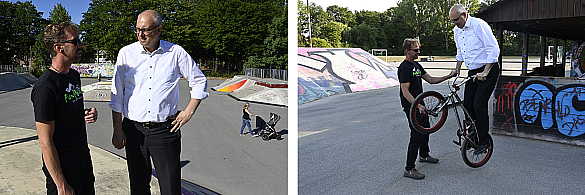 Auf dem linken Bild unterhält sich Bürgermeister Andreas Bovenschulte mit jemanden vom Funpark. Auf dem rechten Bild testet Bürgermeister Andreas Bovenschulte ein BMX-Rad.