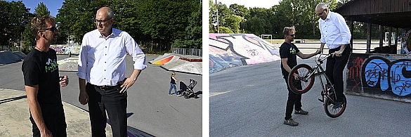 Auf dem linken Bild unterhält sich Bürgermeister Andreas Bovenschulte mit jemanden vom Funpark. Auf dem rechten Bild testet Bürgermeister Andreas Bovenschulte ein BMX-Rad. Auf dem linken Bild unterhält sich Bürgermeister Andreas Bovenschulte mit jemanden vom Funpark. Auf dem rechten Bild testet Bürgermeister Andreas Bovenschulte ein BMX-Rad.