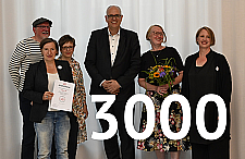 Bürgermeister Andreas Bovenschulte zusammen mit den Gewinnerinnen und Gewinnern des 2. Buchhandlungspreises.