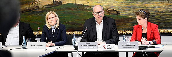 Professorin Jutta Günther, Rektorin der Universität Bremen, Bürgermeister Dr. Andreas Bovenschulte, Dr. Claudia Schilling, Senatorin für Wissenschaft und Häfen
