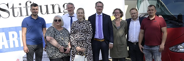 Der Senat und die Stiftung Solidarität Ukraine schicken zwei Reisebusse zum Transport von medizinischem Personal und Verwundeten in die Ukraine. Der Senat und die Stiftung Solidarität Ukraine schicken zwei Reisebusse zum Transport von medizinischem Personal und Verwundeten in die Ukraine.