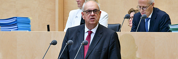 Bürgermeister Andreas Bovenschulte spricht im Bundesrat.