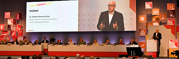 Bürgermeister Andreas Bovenschulte auf der Bühne beim NGG-Bundeskongress.