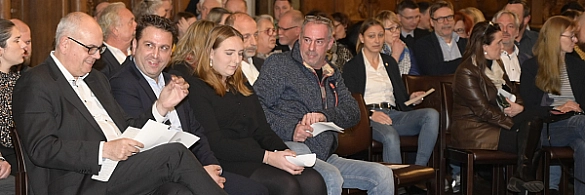 Die Rednerin und Redner beim diesjährigen Empfang für die Betriebs- und Personalräte (von links): Bürgermeister Andreas Bovenschulte, Ernesto Harder (Vorsitzender DGB Bremen), Clarissa Dräger (Auszubildende der Bahn) und Bernd Hillmann (Personalrat Die Bremer Stadtreinigung). Die Rednerin und Redner beim diesjährigen Empfang für die Betriebs- und Personalräte (von links): Bürgermeister Andreas Bovenschulte, Ernesto Harder (Vorsitzender DGB Bremen), Clarissa Dräger (Auszubildende der Bahn) und Bernd Hillmann (Personalrat Die Bremer Stadtreinigung).
