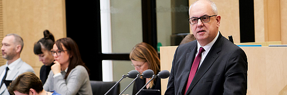 Bürgermeister Andreas Bovenschulte spricht im Bundesrat am 15. Dezember 2023.