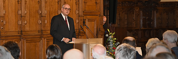 Bürgermeister Andreas Bovenschulte spricht beim Tag des Gedenkens in der Oberen Rathaushalle.