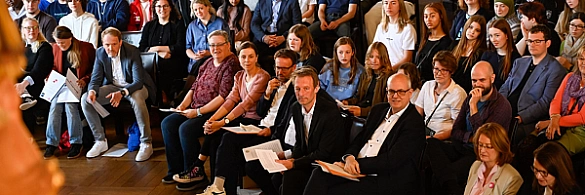 Auszeichnung von Jugendlichen bei Jugendpreisverleihung  Auszeichnung von Jugendlichen bei Jugendpreisverleihung