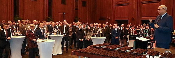 Bürgermeister Bovenschulte begrüßt die Teilnehmenden in Kopenhagen. Bürgermeister Bovenschulte begrüßt die Teilnehmenden in Kopenhagen.