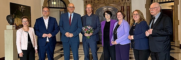 Der Senat mit dem neuen Senator für Kinder und Bildung, Mark Rackles. Der Senat mit dem neuen Senator für Kinder und Bildung, Mark Rackles.