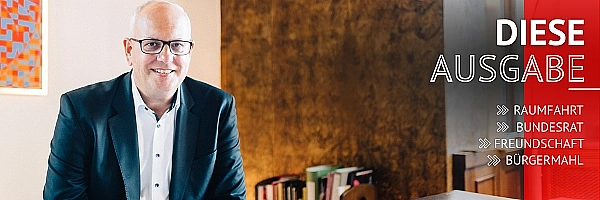 Bürgermeister Andreas Bovenschulte sitzt am Schreibtisch.