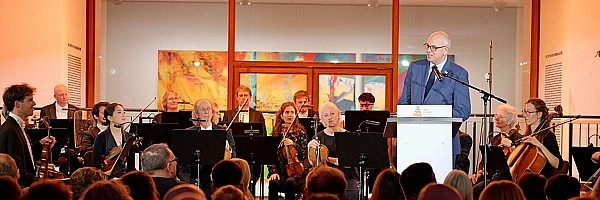 Bürgermeister Bovenschulte eröffnet den Kulturellen Auftakt der Bremer Bundesratspräsidentschaft in der Neuen Nationalgalerie Berlin.