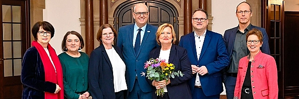 Der Senat nach der Wahl Eva Högls. Aus Termingründen fehlt Bausenatorin Özlem Ünsal.