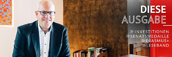 Bürgermeister Andreas Bovenschulte sitzt am Schreibtisch