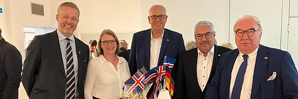 Von links: Islands Botschafter in Berlin, Auÿunn Atlason, die isländische Botschafterin in den USA, Bergdis Ellertsdóttir, Bürgermeister Bovenschulte, Bremerhavens Oberbürgermeister Melf Grantz und der Vorsitzende der Deutsch-Isländischen Gesellschaft, Uwe Beckmeyer.