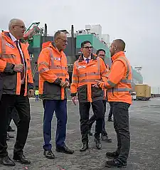Bürgermeister Andreas Bovenschulte und Bundeskanzler Friedrich Merz auf dem Terminalgelände in Bremerhaven. Bürgermeister Andreas Bovenschulte und Bundeskanzler Friedrich Merz auf dem Terminalgelände in Bremerhaven.
