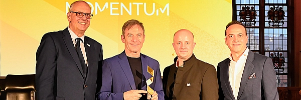 Bürgermeister Andreas Bovenschulte unter anderem mit Jason Isaacs.