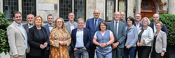 Der Senat mit Vorstand und Geschäftsführung der Handwerkskammer Bremen.