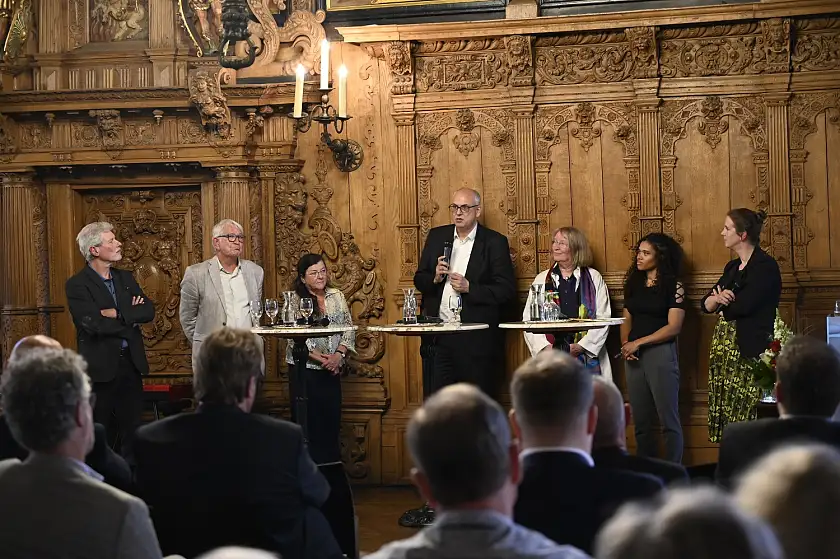 Podiumsdiskussion mit Prof. Dr. Günter Warsewa, Rainer Kammeyer, Dr. Karin Mathes, Dr. Andreas Bovenschulte, Helga Eule, Anna Udoh, Maren Beneke (v.l.n.r.).
