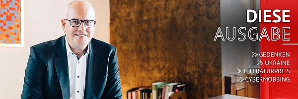 Bürgermeister Andreas Bovenschulte sitzt am Schreibtisch.