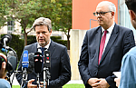 Bundeswirtschaftsminister Robert Habeck und Bremens Bürgermeister Andreas Bovenschulte.