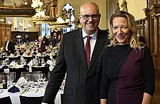 Burgermeister Andreas Bovenschulte und AWI-Direktorin Antje Boetius beim Senatsessen anlässlich des Deutschen Schifffahrtstags 2022.