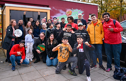Gruppenfoto mit Jugendlichen vom Jugendzentrum Hemelingen.